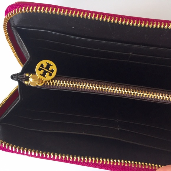 SOLD ✨✨Tory Burch Wallet - Picture 2 of 2