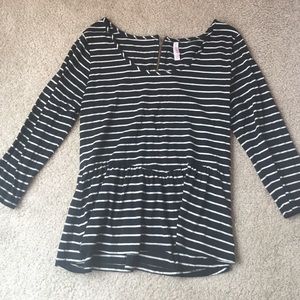 Peplum Black and White Shirt -size L