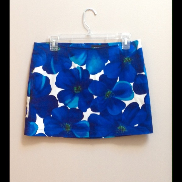 ๐25%OFF BUNDLES๐Guess Jeans Floral Mini Skirt - Picture 2 of 2