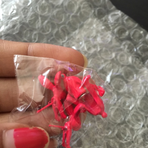 Rabbit earring - Picture 3 of 3