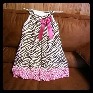 Girl's dress worn once to take pictures