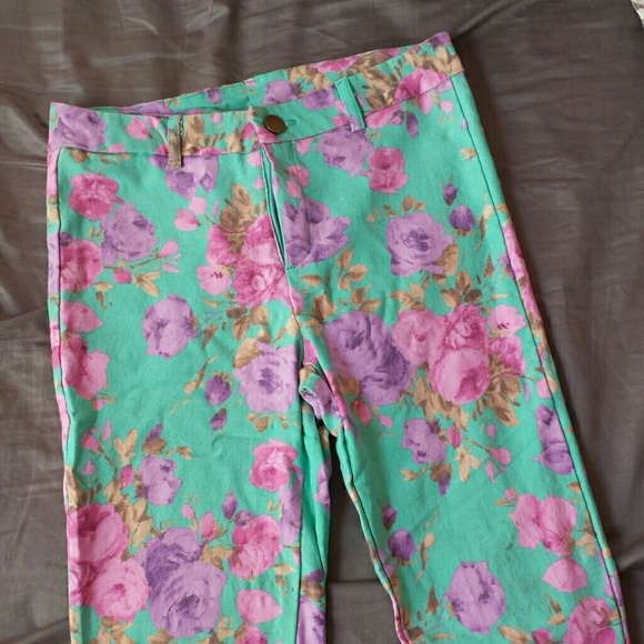 💜🌸Spring Floral Pants🌸💜 - Picture 2 of 3