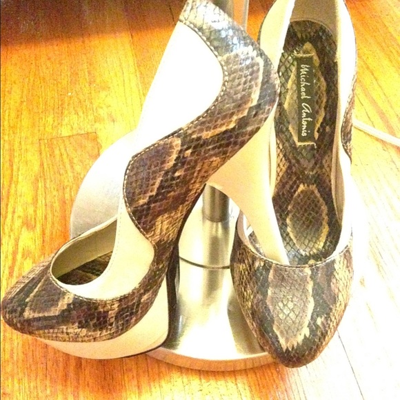 Snake print/patent  5' platform heels - Picture 2 of 4