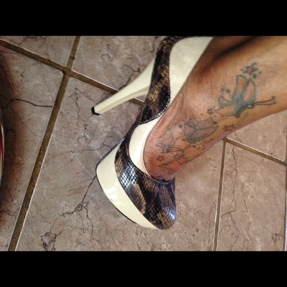 Snake print/patent  5' platform heels - Picture 4 of 4