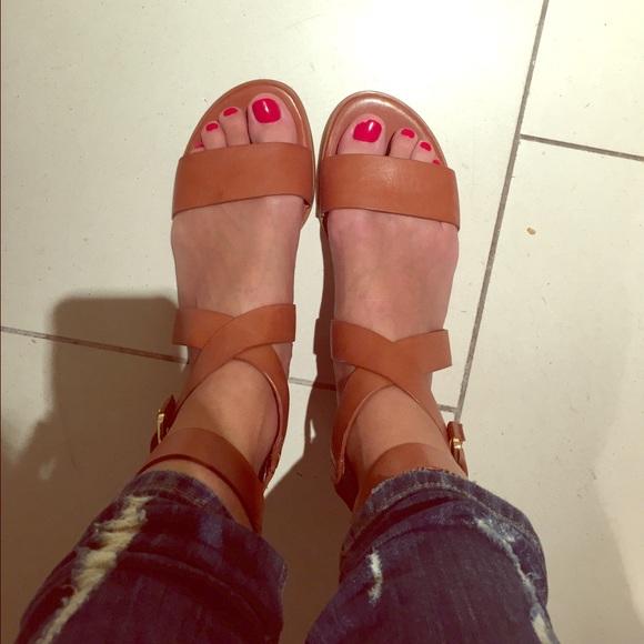 Michael MICHAEL KORS tan buckle gladiator sandal