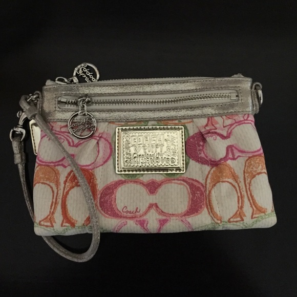 coach wristlet - Picture 1 of 3