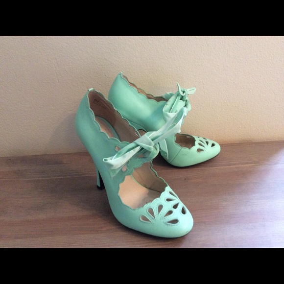 Cutest shoes I own! Only selling due to moving!