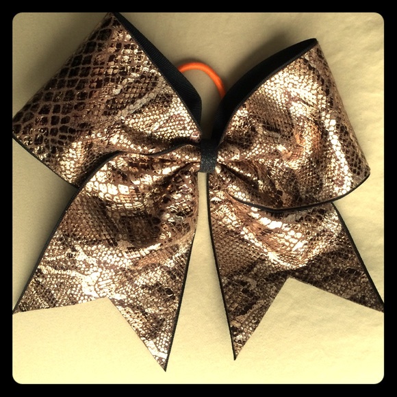 Cheer bow - Picture 1 of 4