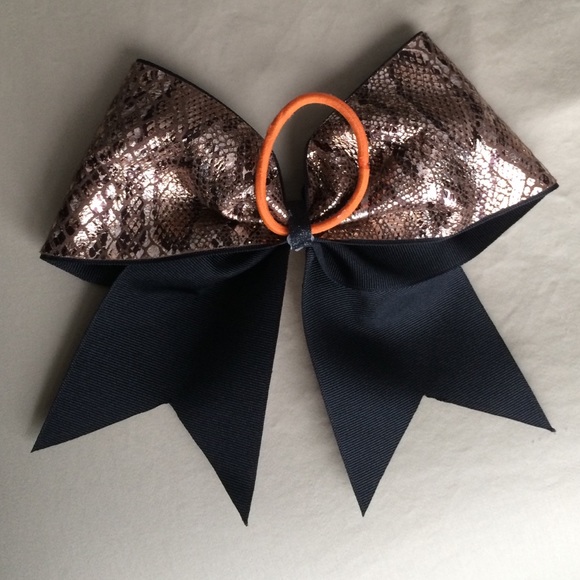 Cheer bow - Picture 2 of 4