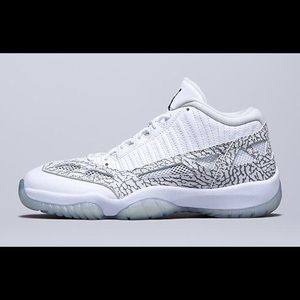 Jordan 11 cobalt size 9 dead stock