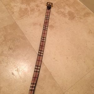 Burberry belt Sizes 28