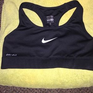 Nike pro sports bra
