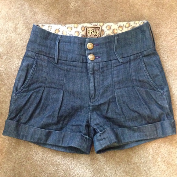 Rich & Skinny brand high waisted shorts size 26