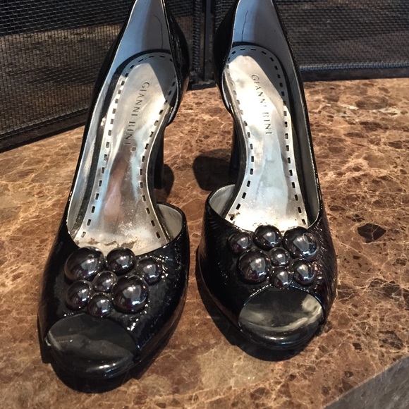 Bkack patent peep toe heels