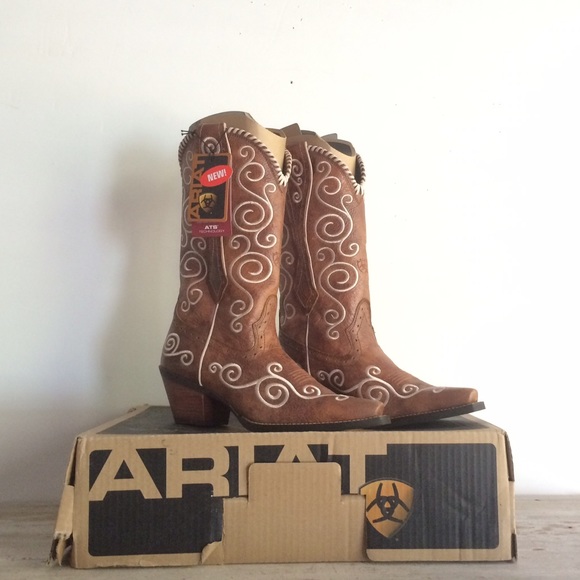 NWT Womens Ariat Leather Cowboy Boots