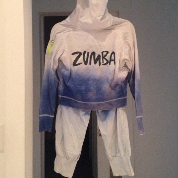 Zumba Hoody & Capri workout suit - Picture 2 of 3