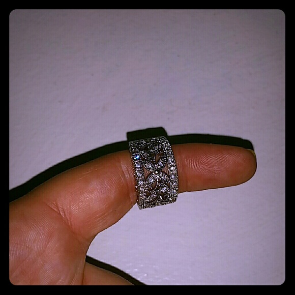Pretty pinky ring