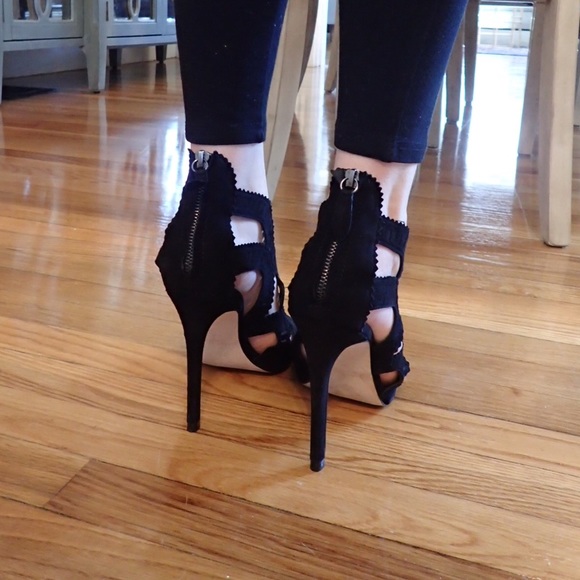 SOLD! ZARA Criss Cross heels - sz.8 (38) - Picture 4 of 4
