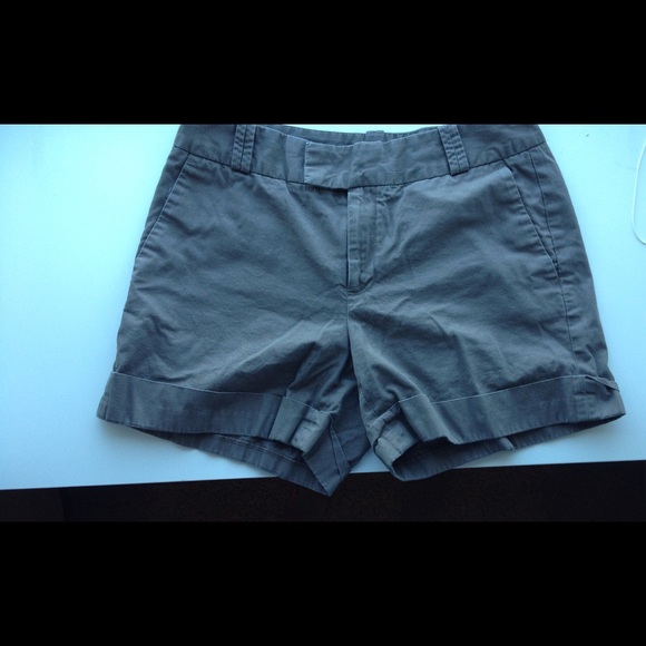 Banana Republic Martin fit olive shorts