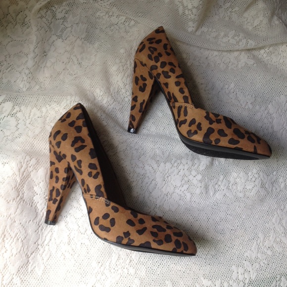 SOLD🚫 NWOT Cheetah print heels - Picture 1 of 4