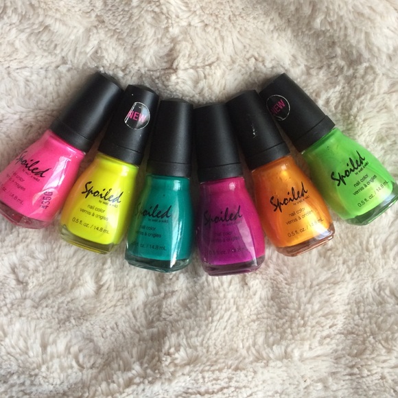 Spoiled neon nail colors