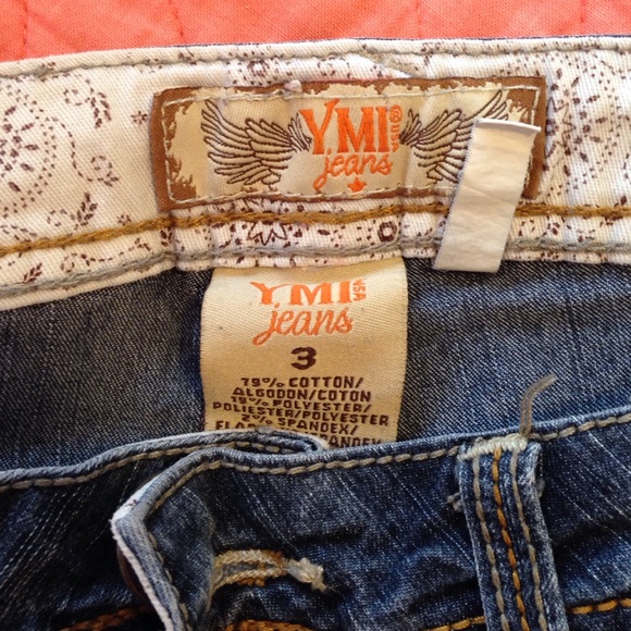 Cute Jean shorts - Picture 3 of 3