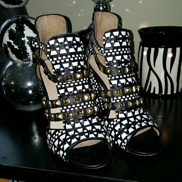 Zara heels!! Bloggers fav!!