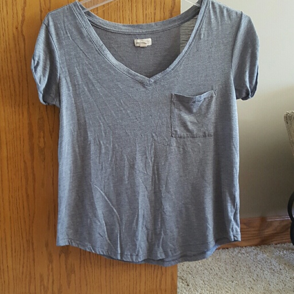 V-neck tee