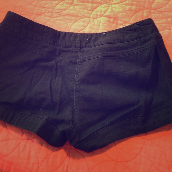 Black shorts - Picture 1 of 3