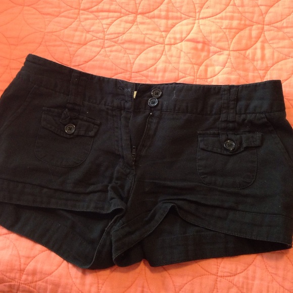 Black shorts - Picture 2 of 3