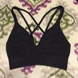 Seamless plunge bra