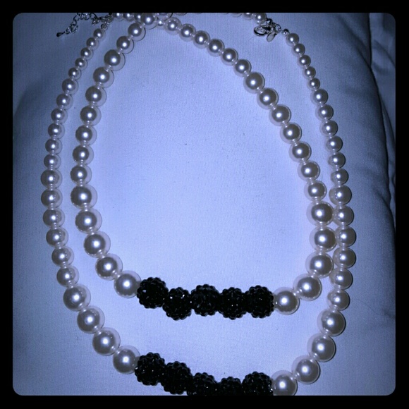 NWOT PEARL NECKLACE