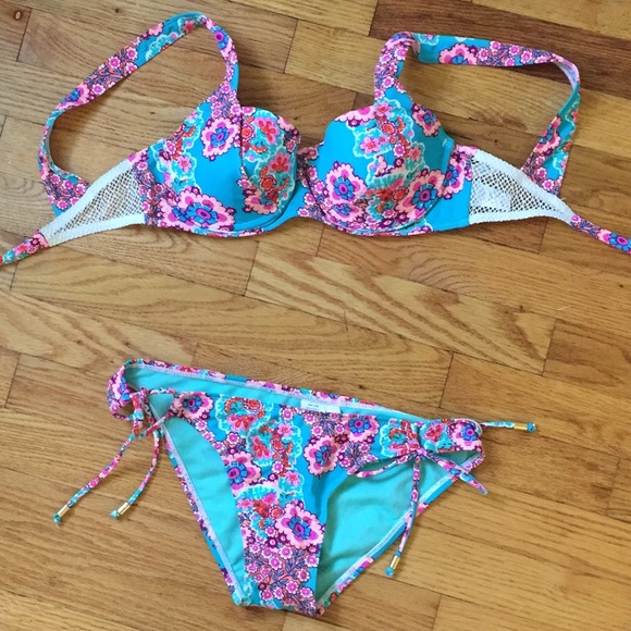 A new bikini set size medium