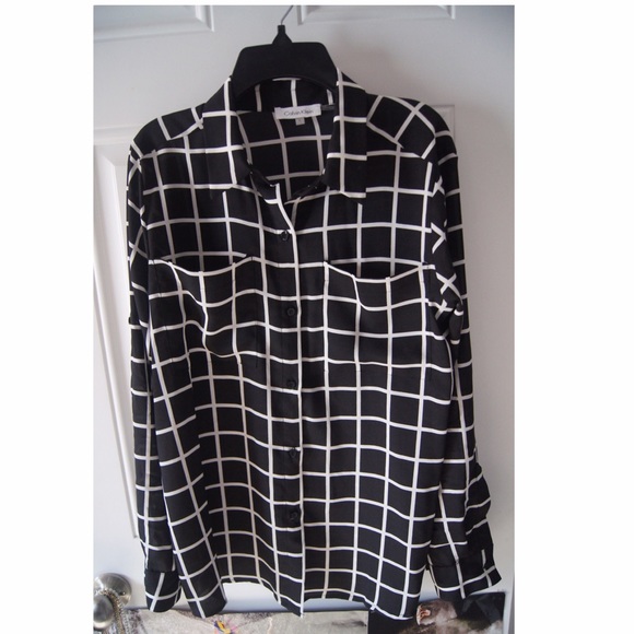 🚫SOLD🚫Calvin Klein long sleeve checkered blouse.