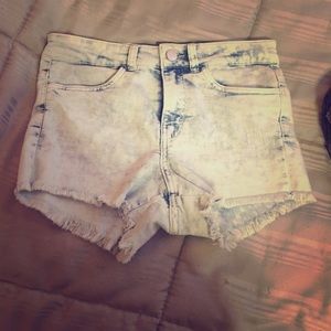 BRAND NEW H&M chalked Daisy Duke Shorts