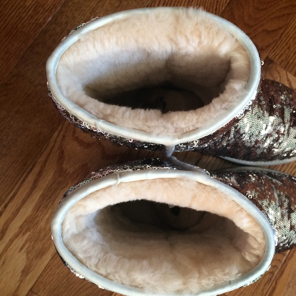 Ugg Classic Short with Sparkles EUC! Size 8 - Picture 4 of 4
