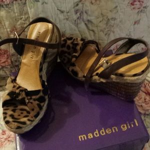 Madden girl Lephard print wedged sandles