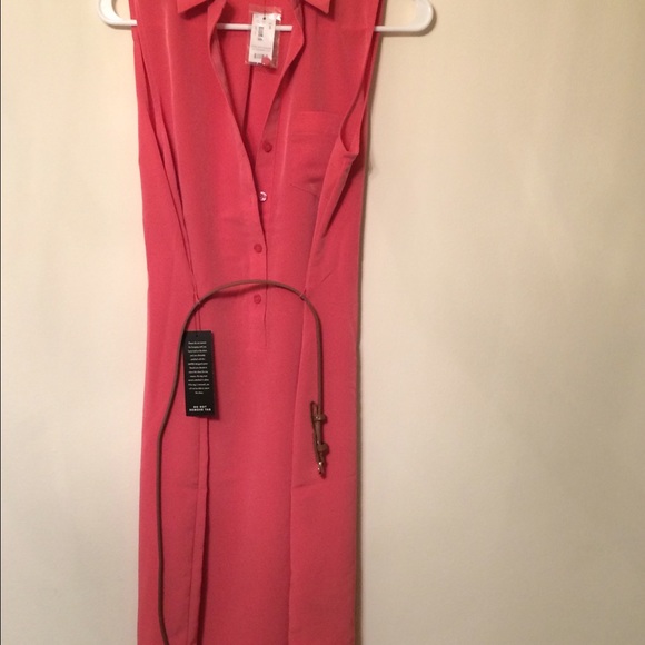 Salmon colored dress with cognac belt