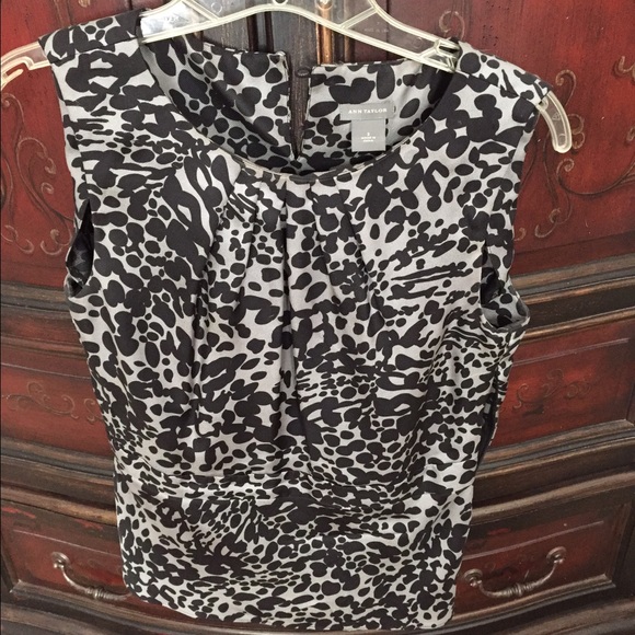 Grey and black fitted top