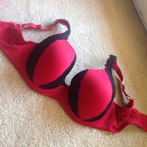 Red Soma bra with black lace 😍