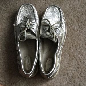 Silver metallic sperry