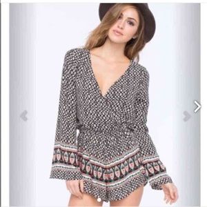 🌸 NWT Long Sleeve Romper