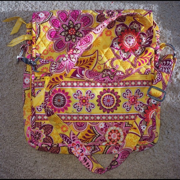 Vera Bradley Handbags - Vera Bradley Crossbody Bag