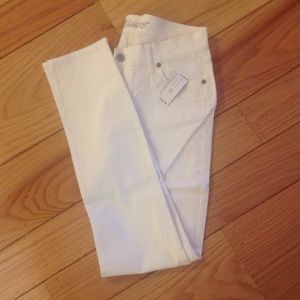 Old Navy White Sweetheart Skinny Jeans NWT.