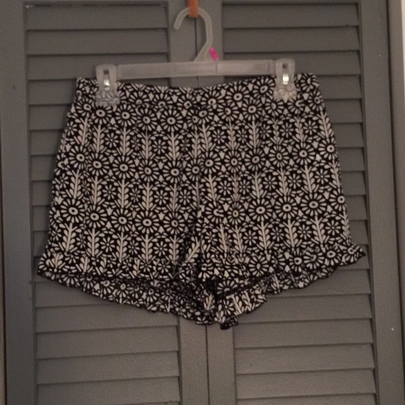 Ruffle shorts