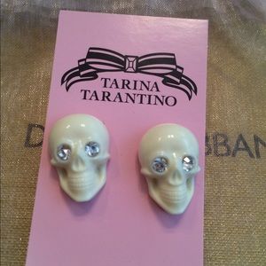 Tarina Tarantino white skull earrings