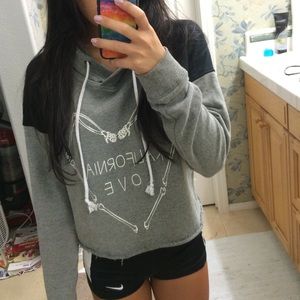 SOLD🚫 Kendall and Kylie cropped grey hoodie