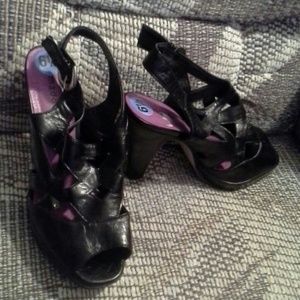 Steve Madden 6.5 black sandals heels shoes