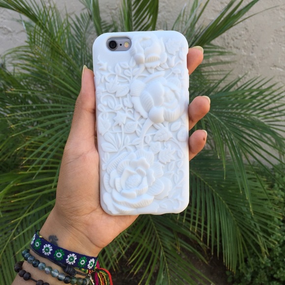 Brandy Melville Accessories - 🆕 White 3D Flower iPhone 6 Case