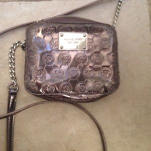 gray metallic Michael Kors shoulder purse